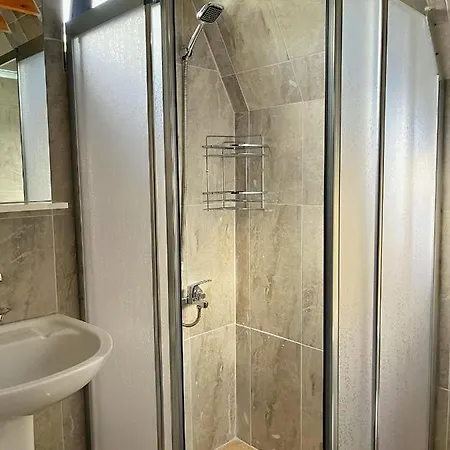 לינה וארוחת בוקר El-ya Ve 3*